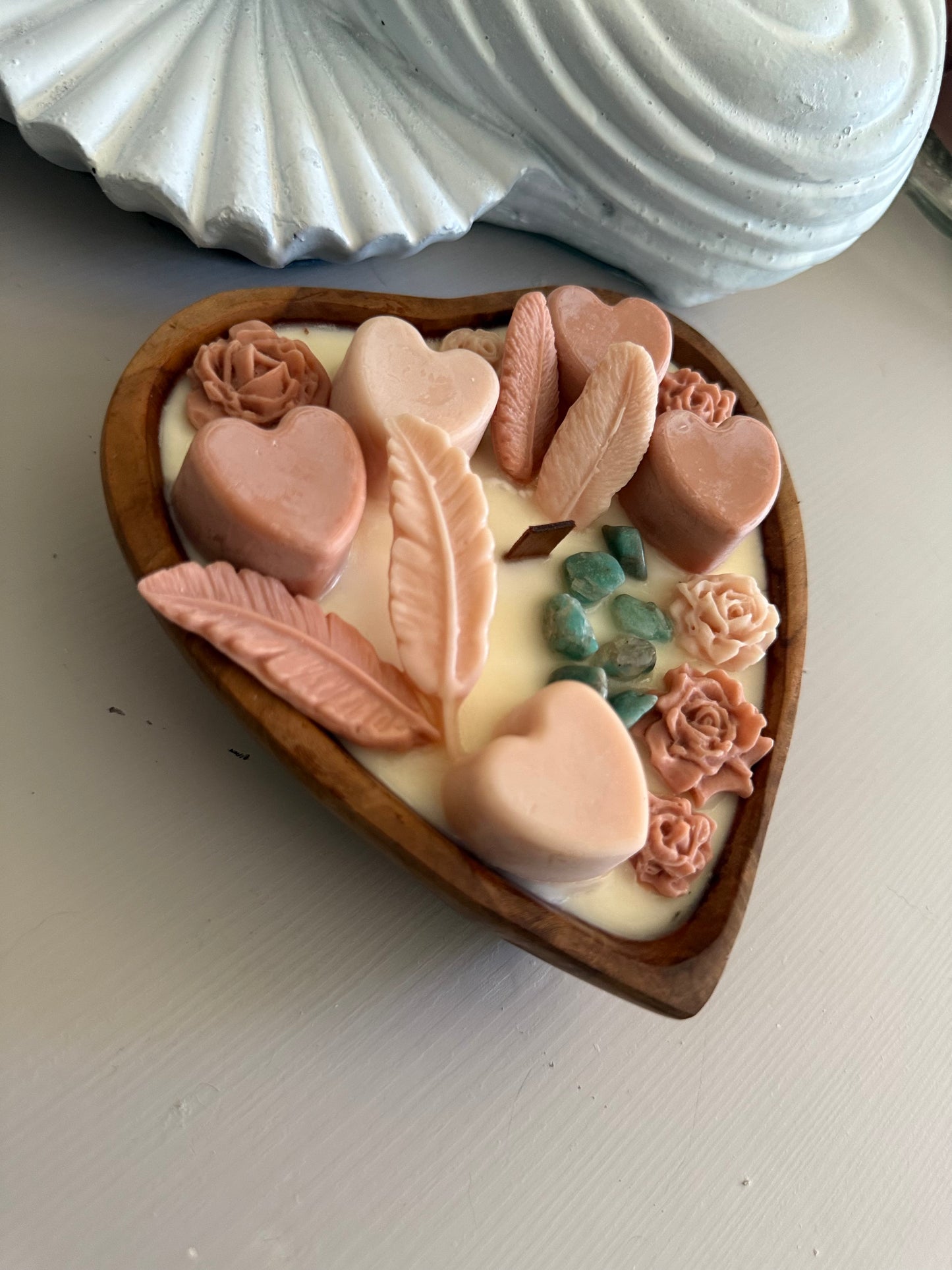 Hartvormige Doughbowl met smeltkaarsen en Amazoniet edelstenen