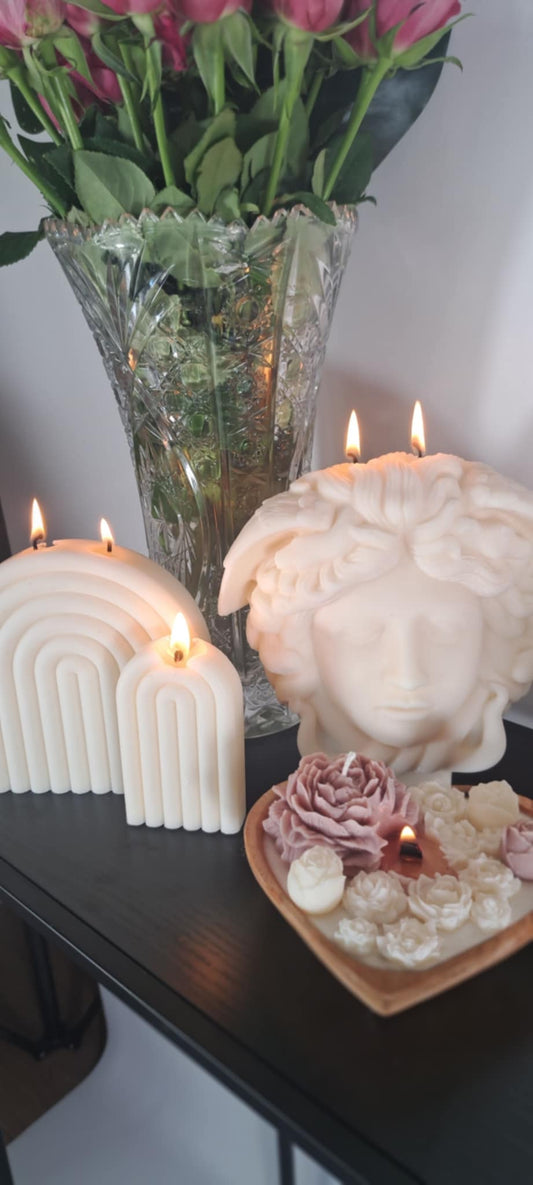 Romantische doughbowl hart met oud roze & witte rozen