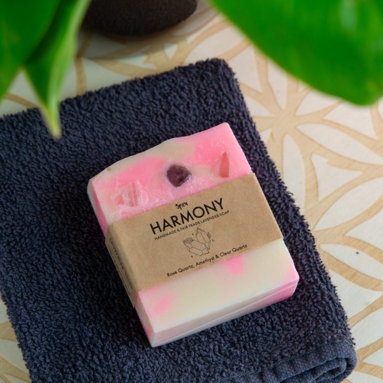 edelsteen lavendel en gouden driehoek.jpg 1