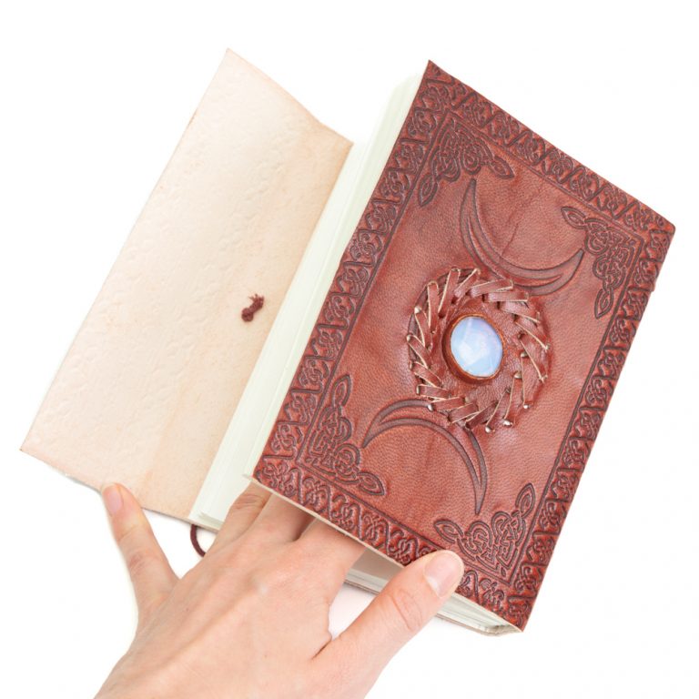 handgemaakt-leren-notieboekje-met-maansteen-175-x-13-cm-7-768&#215;768